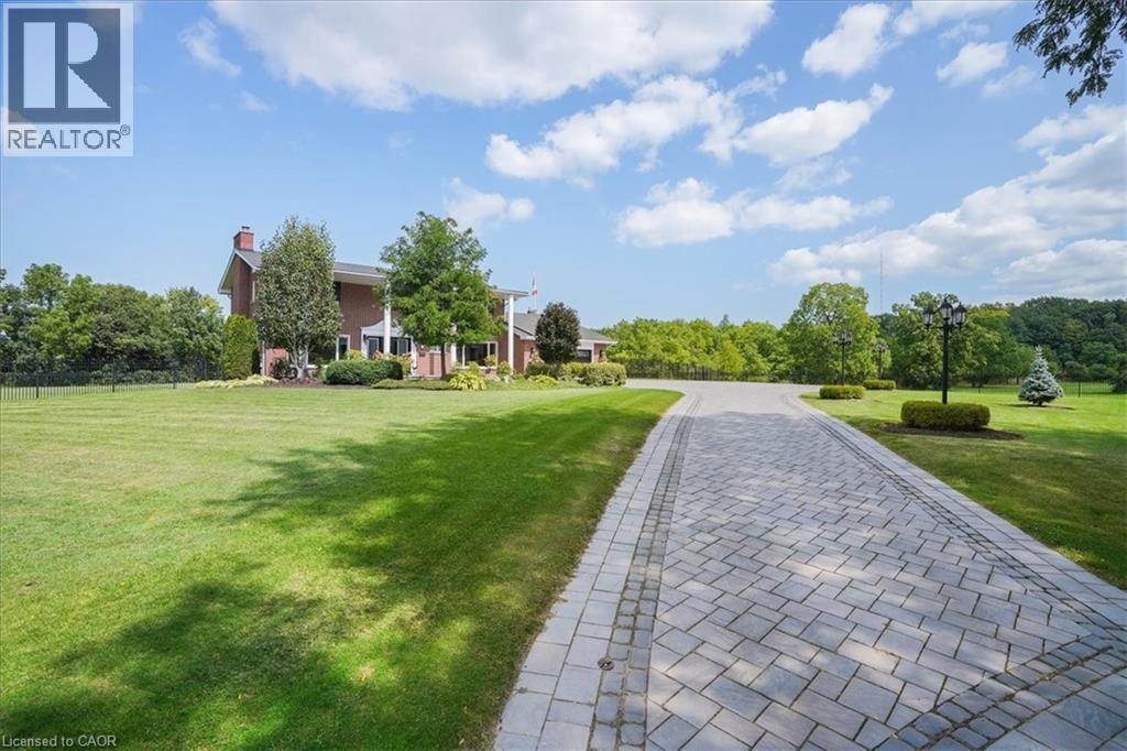 10 Azalea Court, Stoney Creek, ON