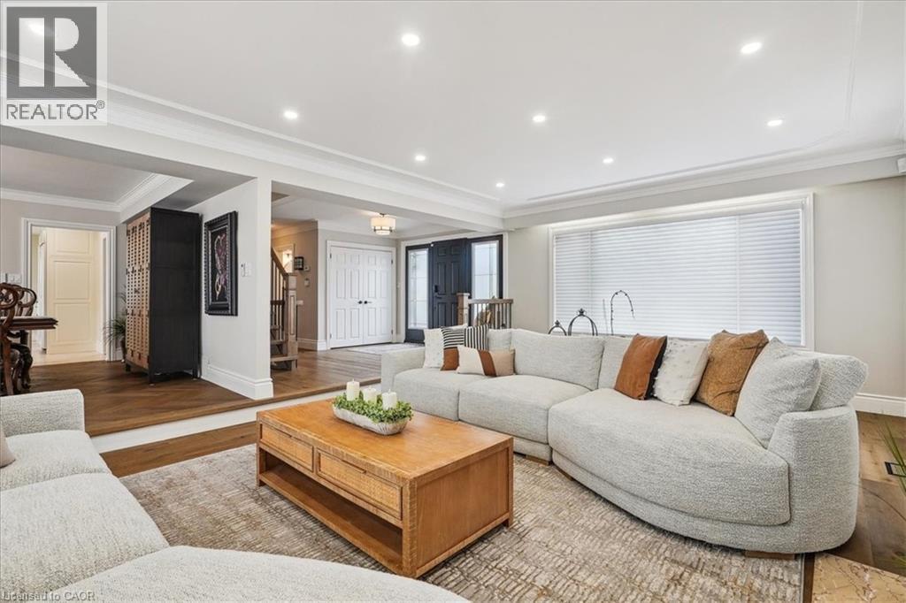 10 Azalea Court, Stoney Creek, ON