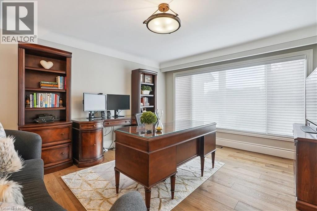 10 Azalea Court, Stoney Creek, ON
