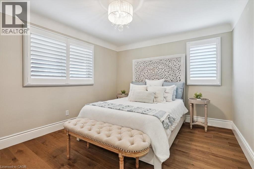 10 Azalea Court, Stoney Creek, ON