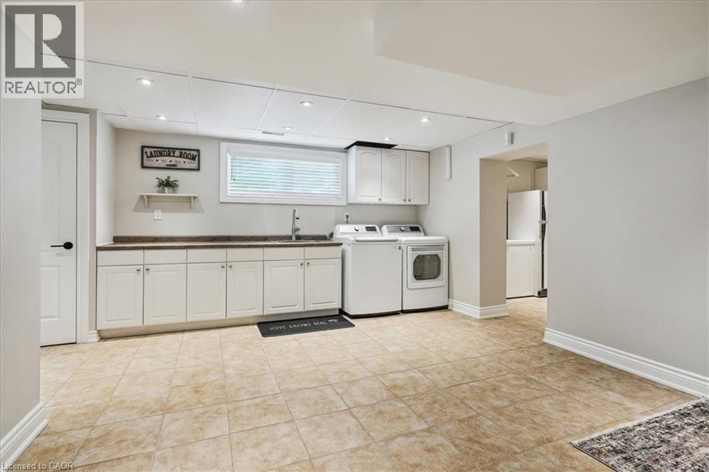 10 Azalea Court, Stoney Creek, ON