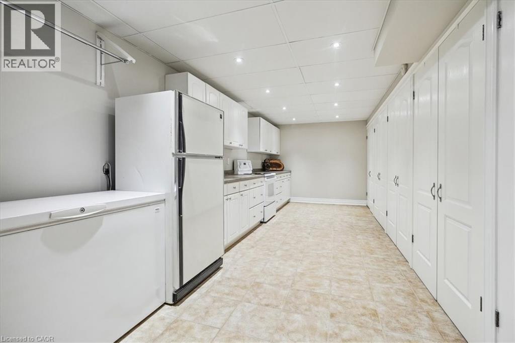 10 Azalea Court, Stoney Creek, ON