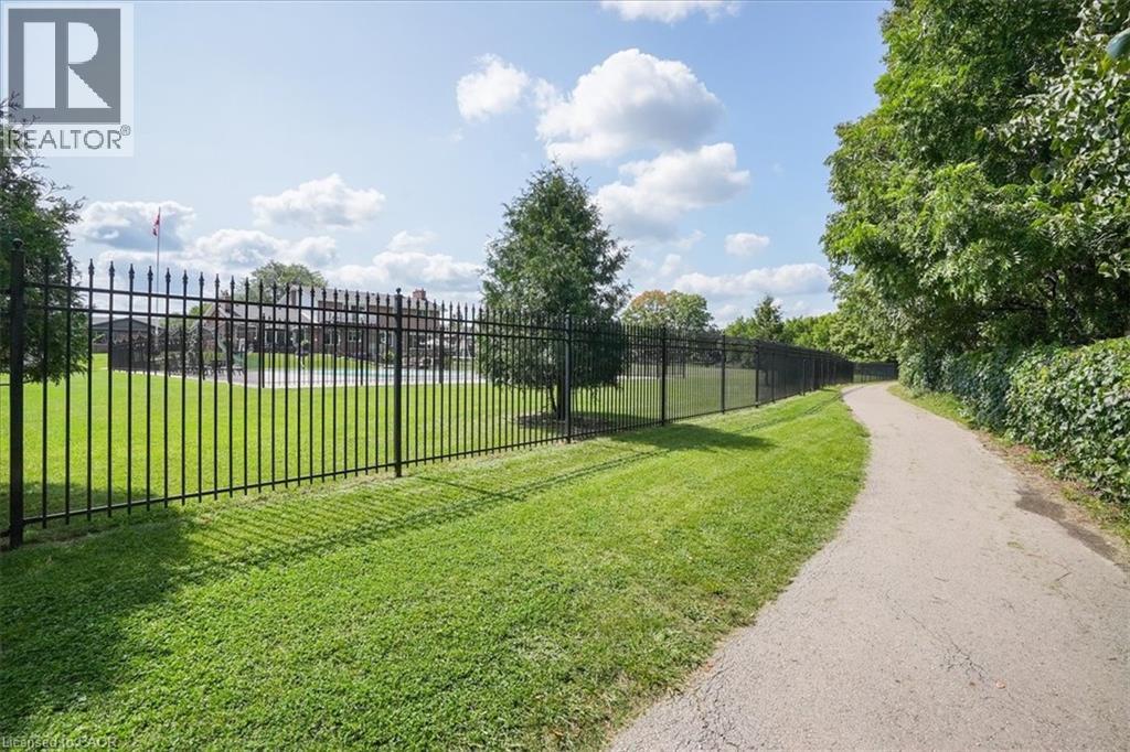 10 Azalea Court, Stoney Creek, ON