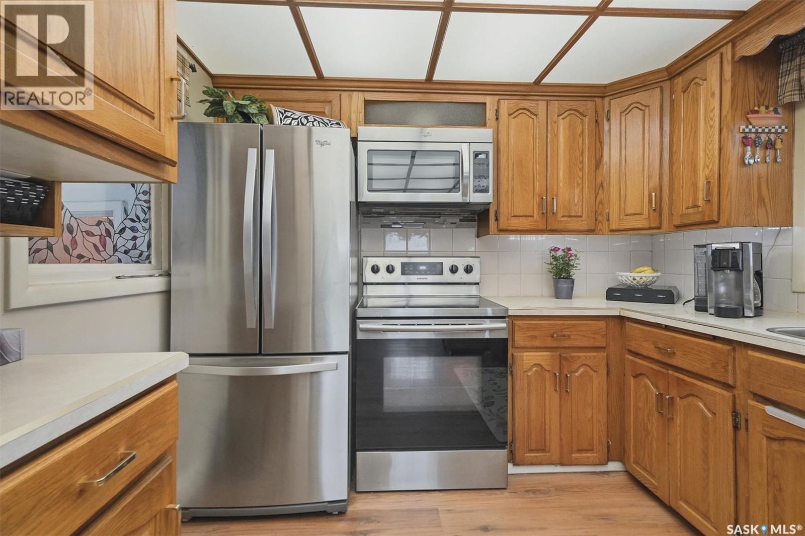 914 Trotter Crescent, Saskatoon, SK - Indoor Photo Showing Kitchen