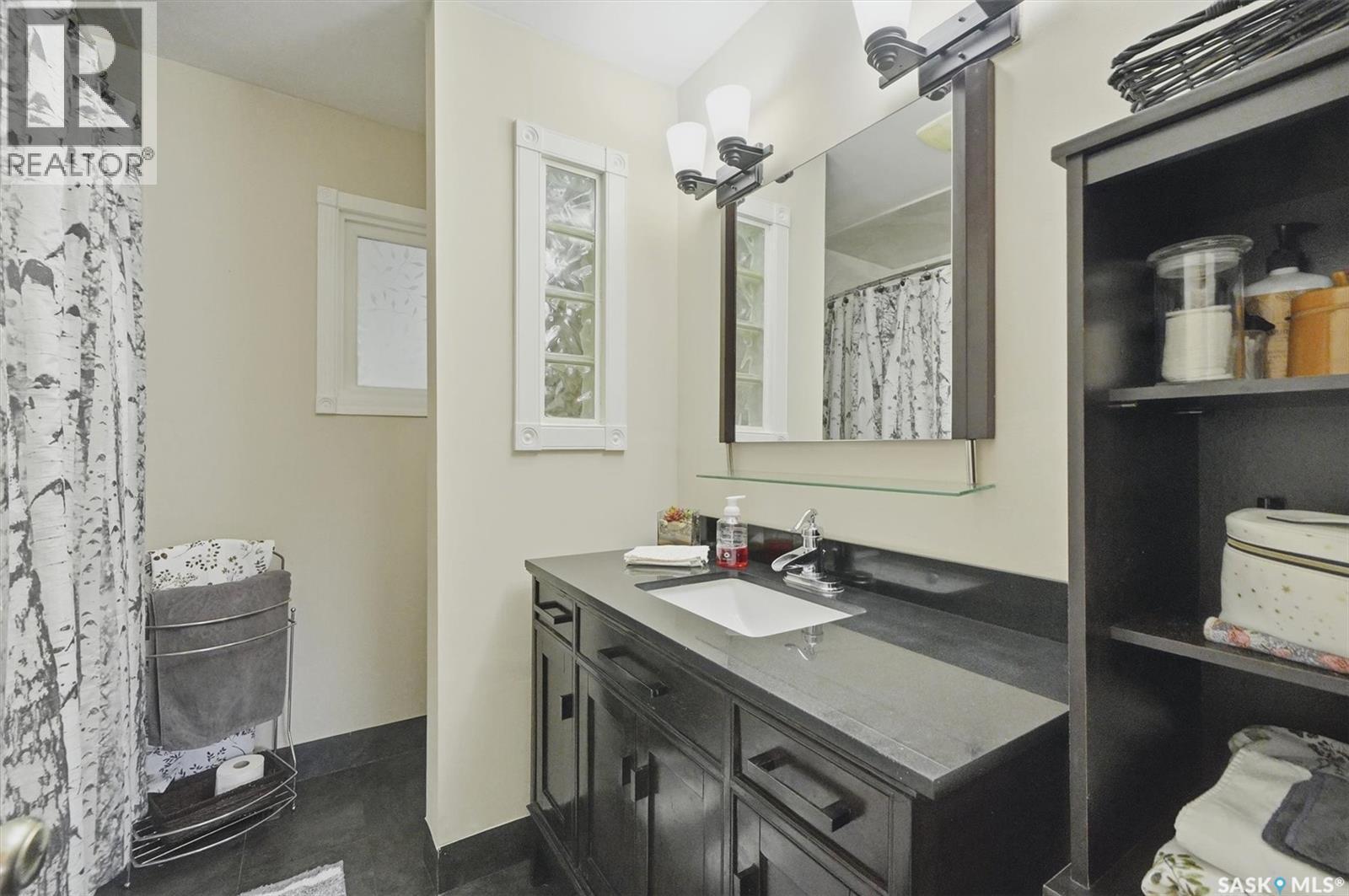 914 Trotter Crescent, Saskatoon, SK - Indoor Photo Showing Bathroom