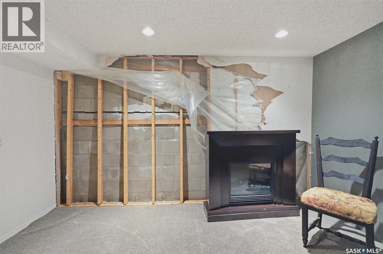 914 Trotter Crescent, Saskatoon, SK - Indoor With Fireplace