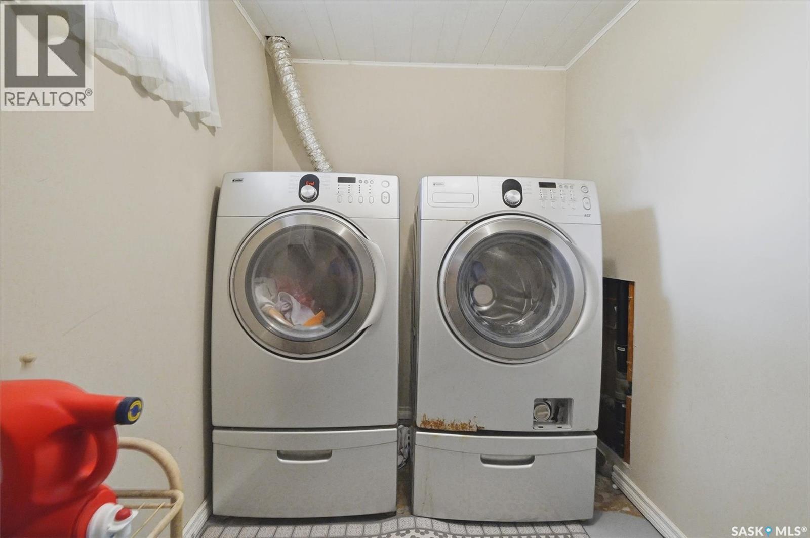 914 Trotter Crescent, Saskatoon, SK - Indoor Photo Showing Laundry Room