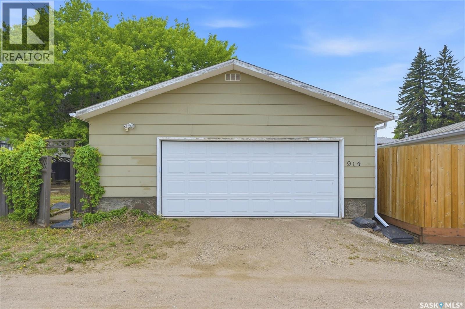 914 Trotter Crescent, Saskatoon, SK - Outdoor With Exterior