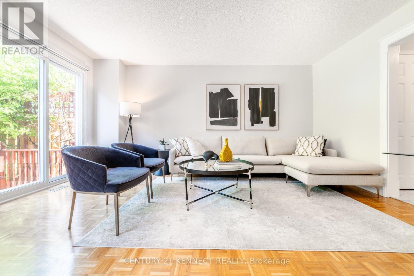 470 Brownridge Drive, Vaughan, ON - Indoor Photo Showing Living Room