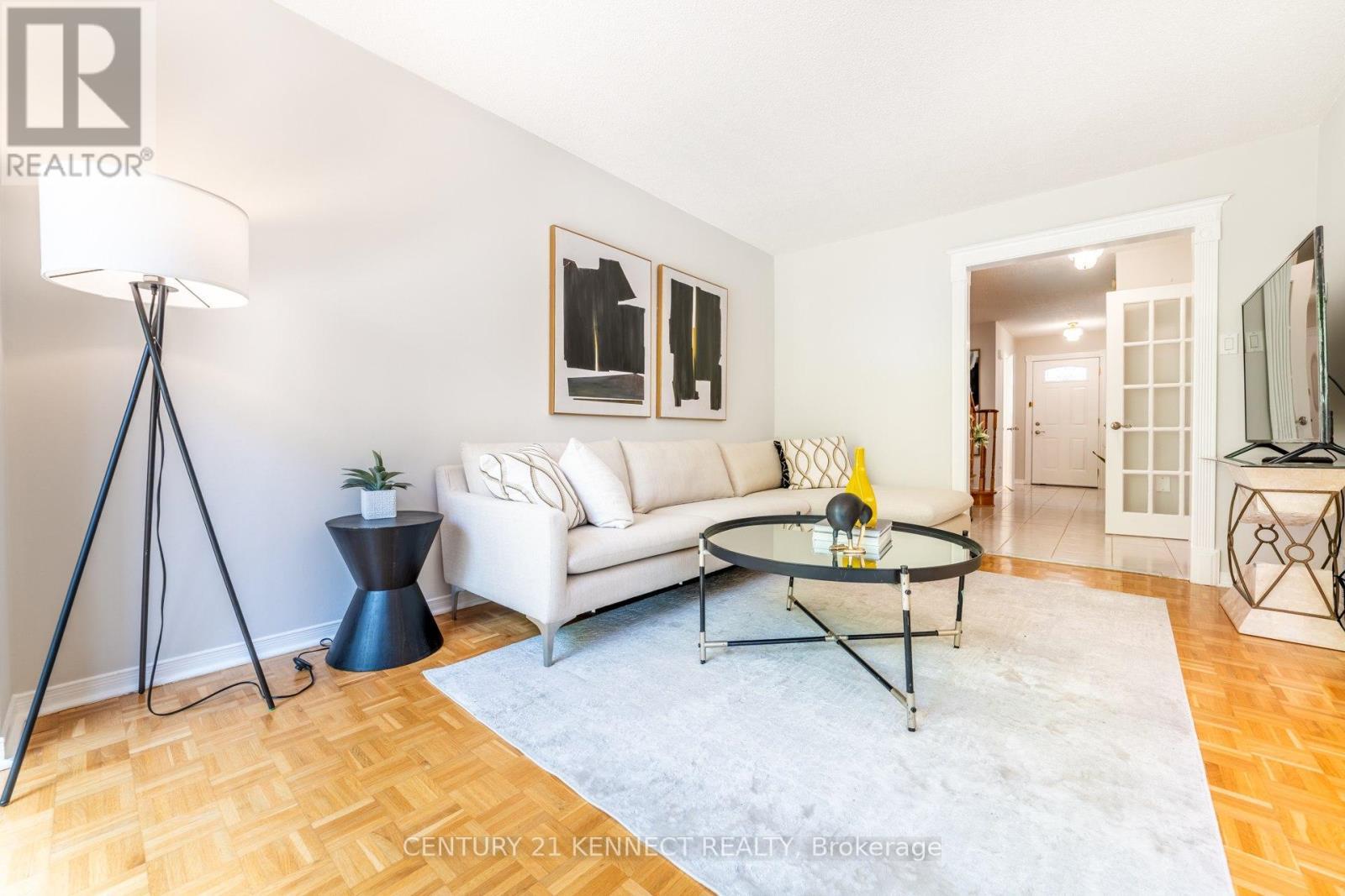 470 Brownridge Drive, Vaughan, ON - Indoor Photo Showing Living Room