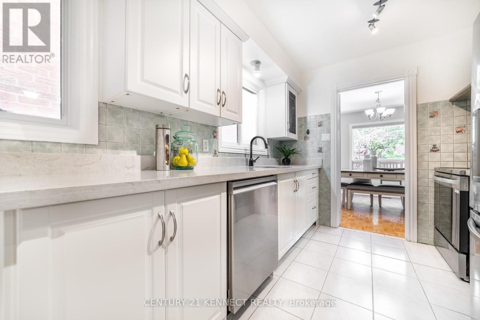 470 Brownridge Drive, Vaughan, ON - Indoor Photo Showing Kitchen