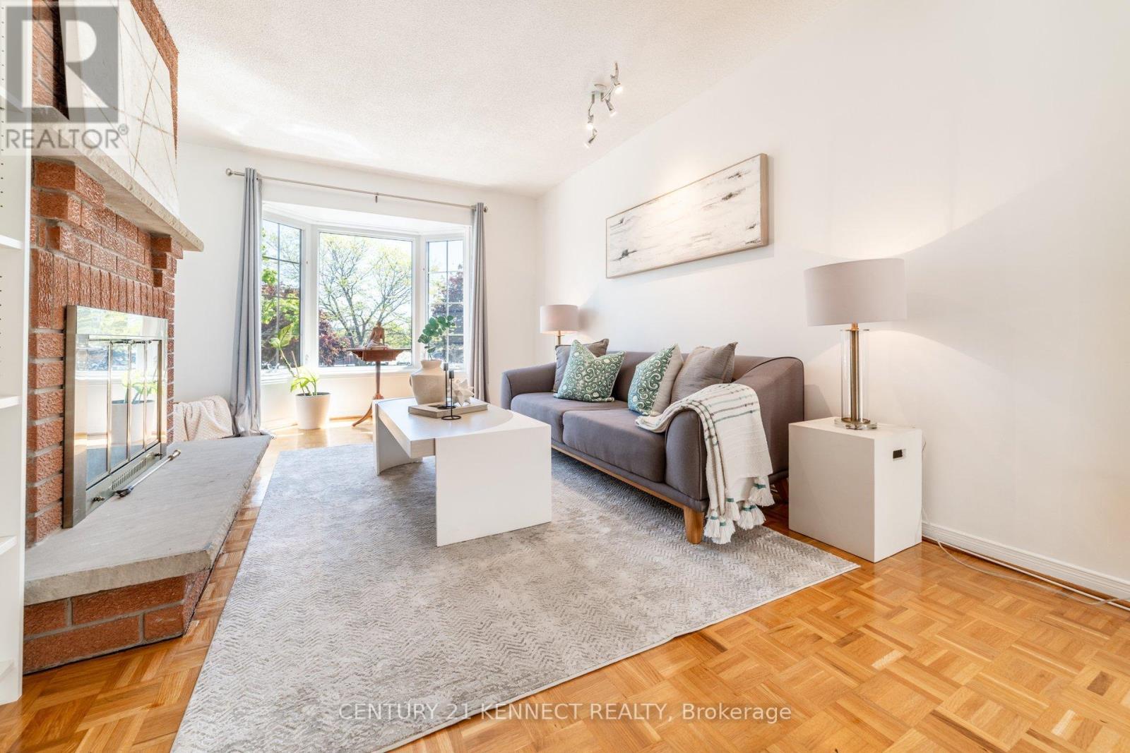470 Brownridge Drive, Vaughan, ON - Indoor Photo Showing Living Room