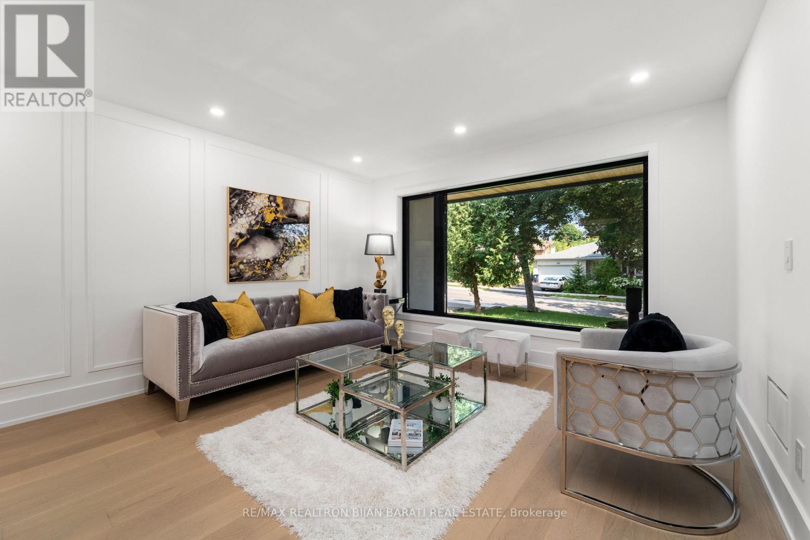 593 Cummer Avenue, Toronto, ON - Indoor Photo Showing Living Room