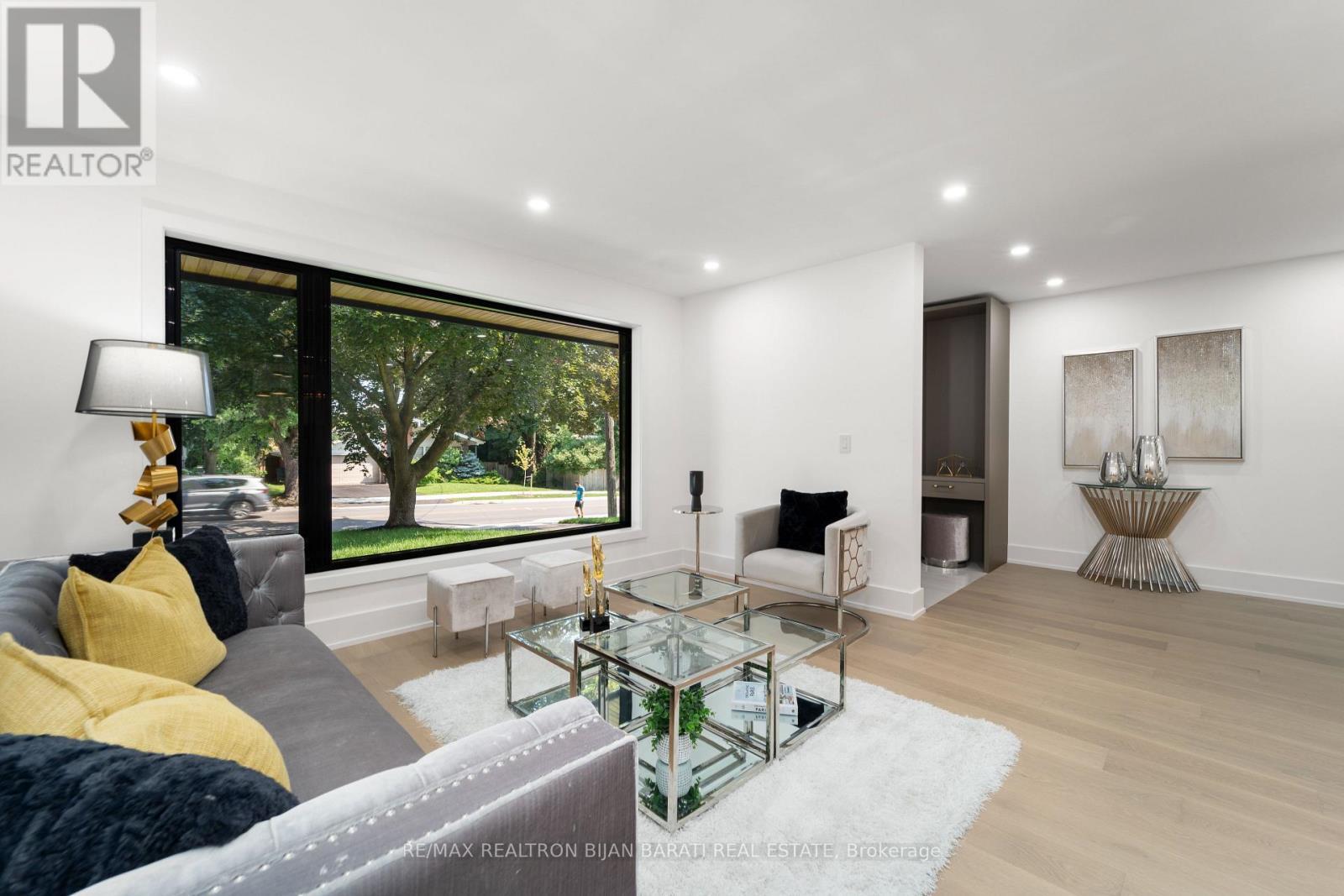 593 Cummer Avenue, Toronto, ON - Indoor Photo Showing Living Room
