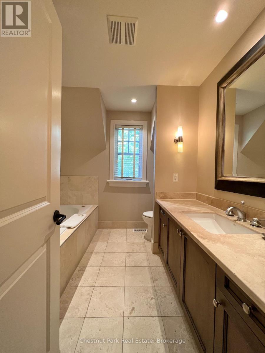 Unit 11 - 301 Emerald Hills Court, Seguin, ON - Indoor Photo Showing Bathroom