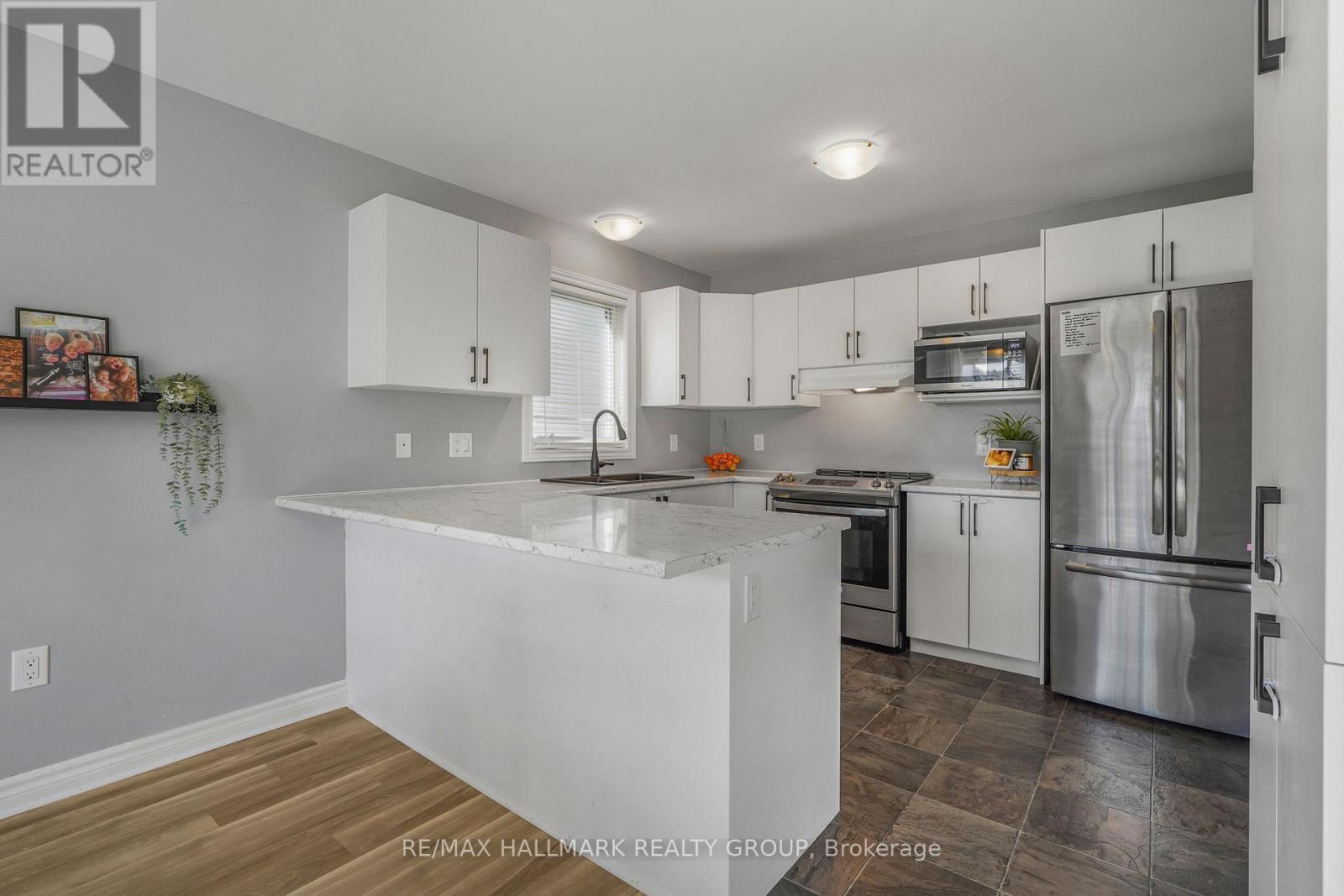 363 Trillium Circle, Alfred And Plantagenet, ON - Indoor Photo Showing Kitchen With Stainless Steel Kitchen