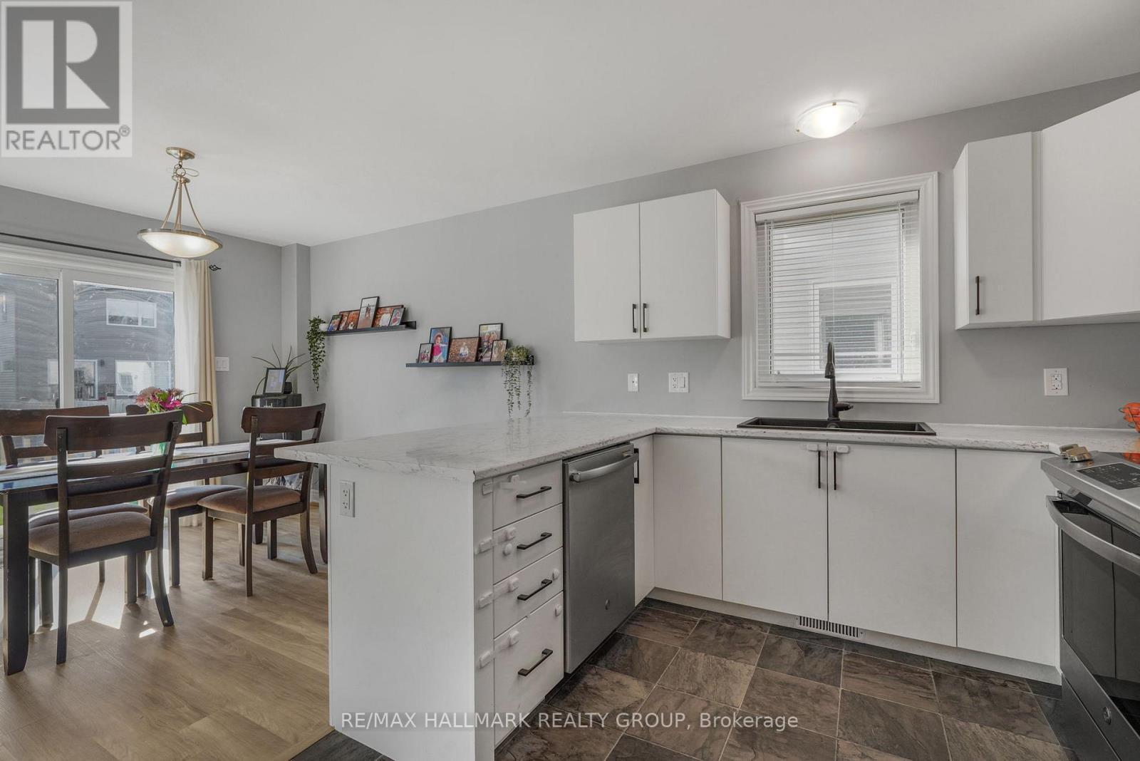 363 Trillium Circle, Alfred And Plantagenet, ON - Indoor Photo Showing Kitchen