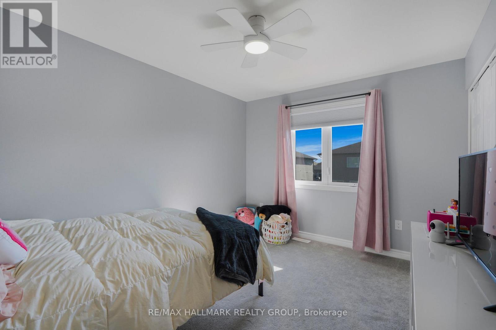 363 Trillium Circle, Alfred And Plantagenet, ON - Indoor Photo Showing Bedroom