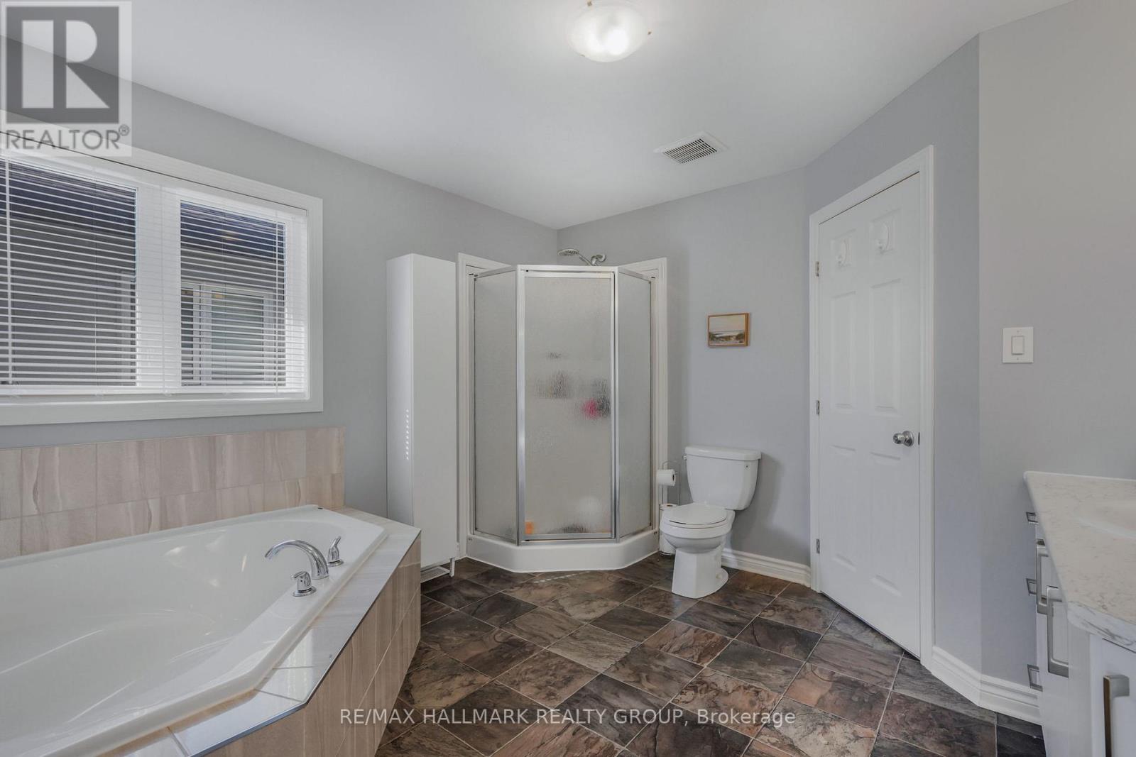 363 Trillium Circle, Alfred And Plantagenet, ON - Indoor Photo Showing Bathroom