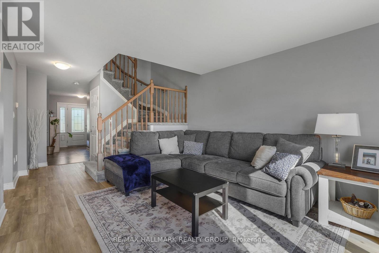 363 Trillium Circle, Alfred And Plantagenet, ON - Indoor Photo Showing Living Room