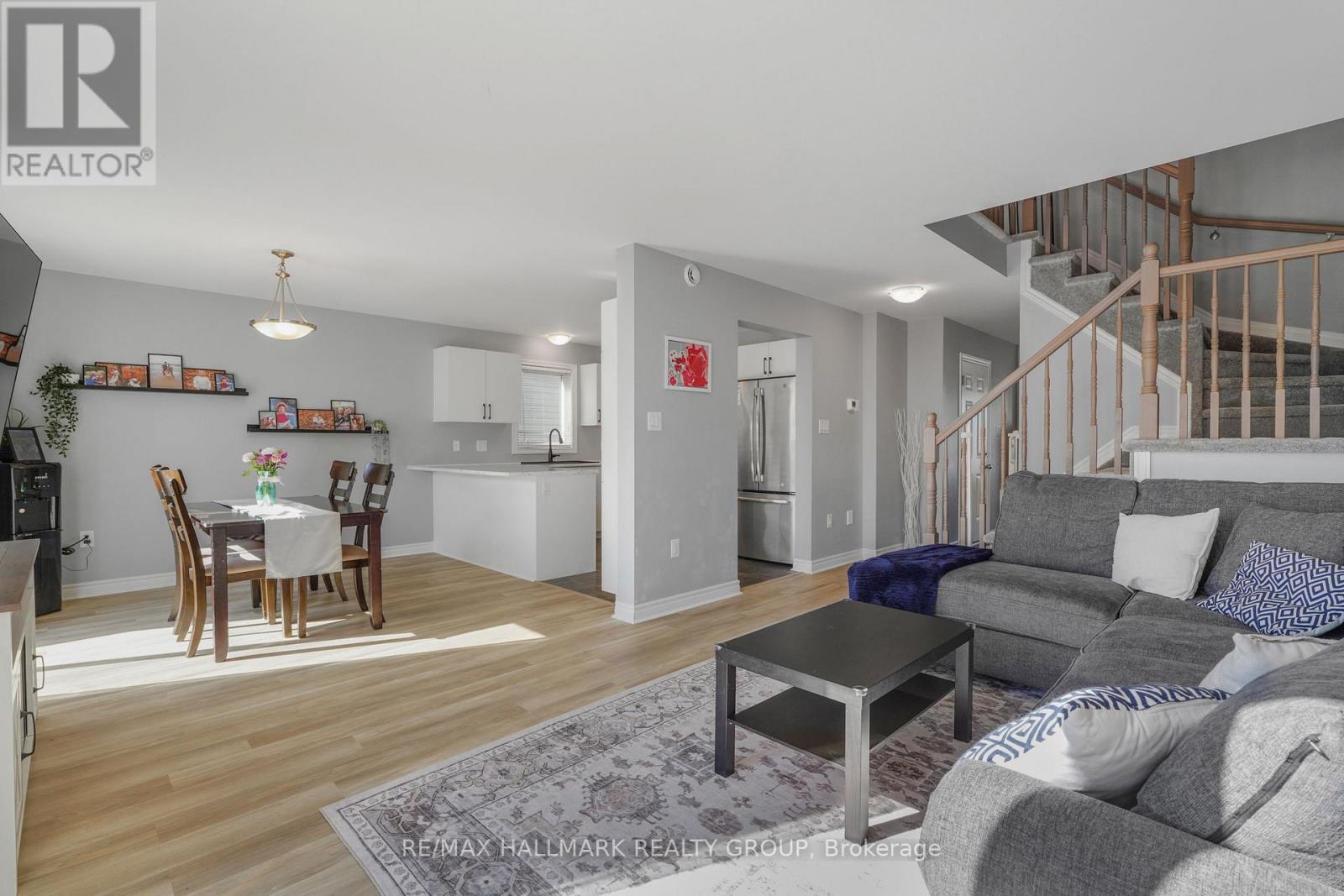 363 Trillium Circle, Alfred And Plantagenet, ON - Indoor Photo Showing Living Room