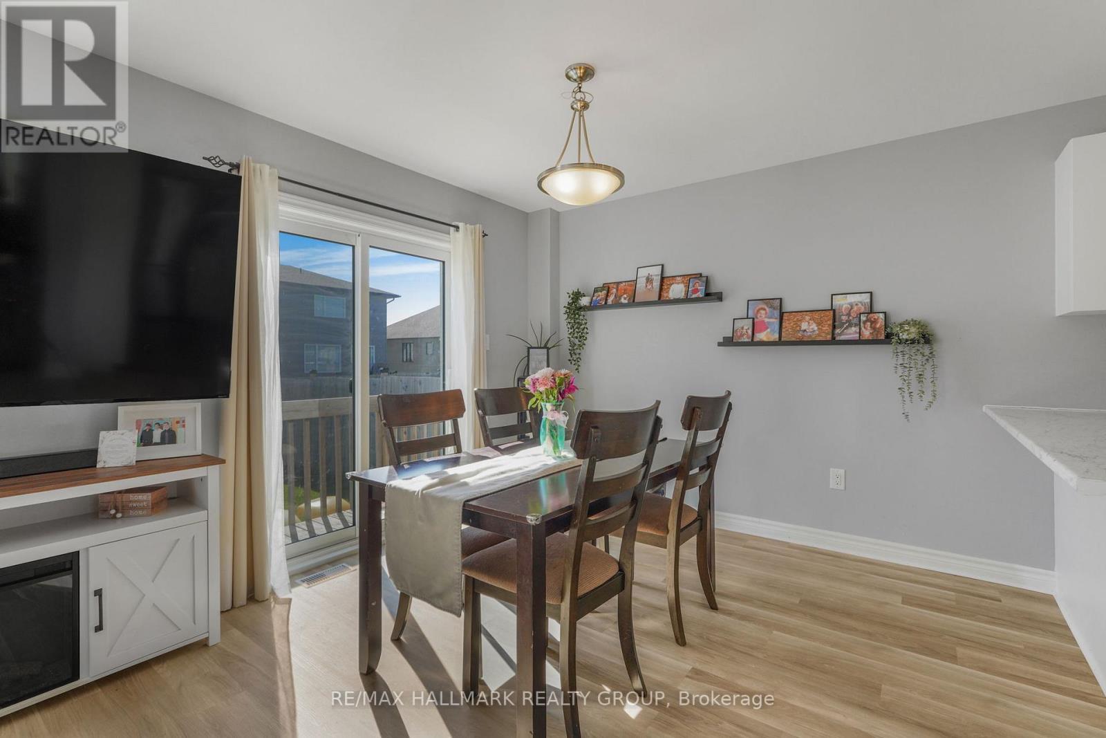 363 Trillium Circle, Alfred And Plantagenet, ON - Indoor Photo Showing Dining Room