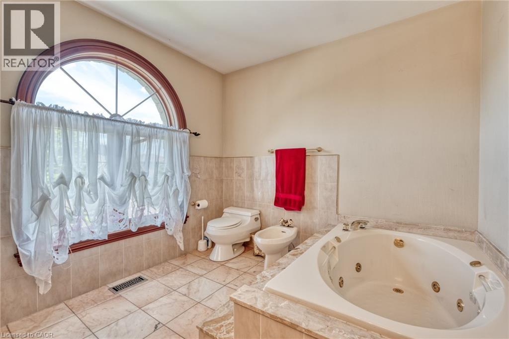 23 Susan Drive, Hamilton, ON