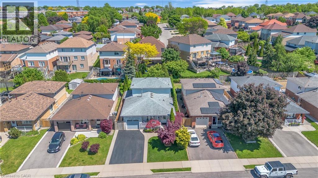 Residential street featuring multiple single-family homes with varying architectural styles - 640 Acadia Drive, Hamilton, ON