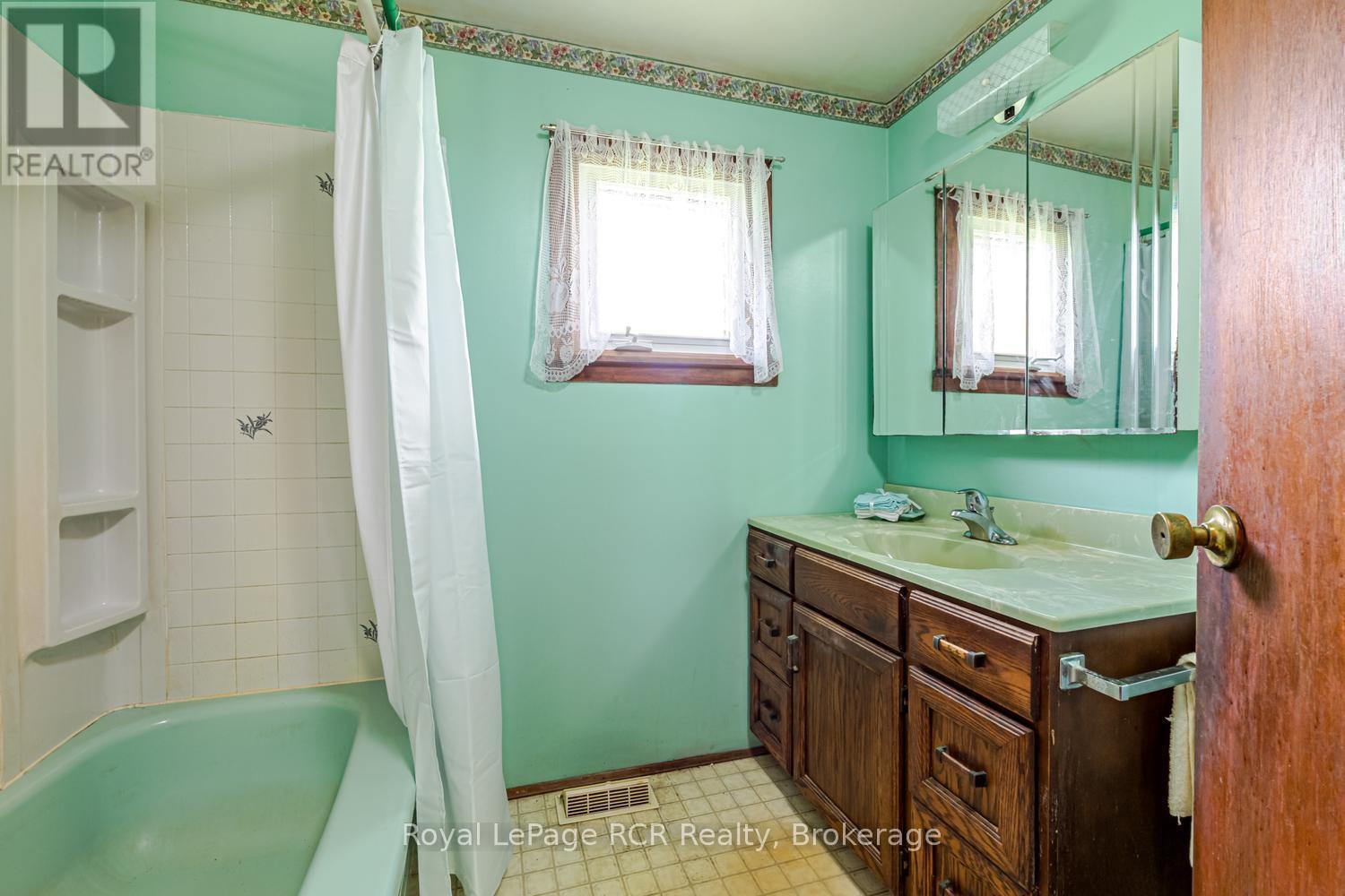 873 14Th Street W, Georgian Bluffs, ON