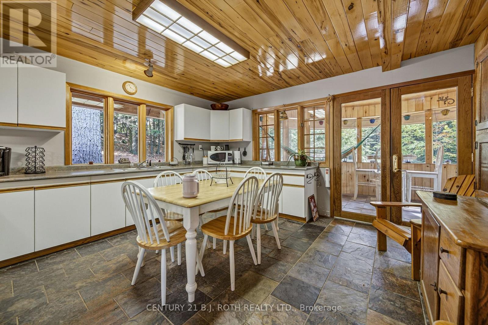 22 - 1213 Camp Jackson Road, Muskoka Lakes, ON - Indoor
