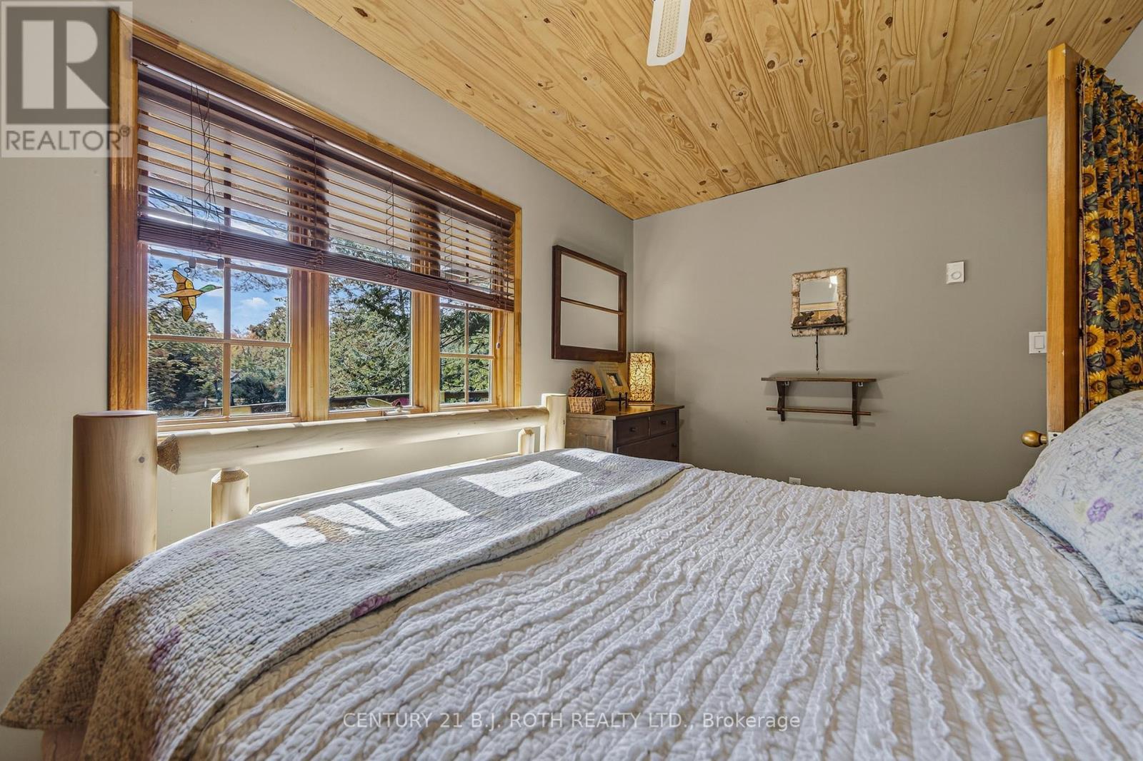 22 - 1213 Camp Jackson Road, Muskoka Lakes, ON - Indoor Photo Showing Bedroom