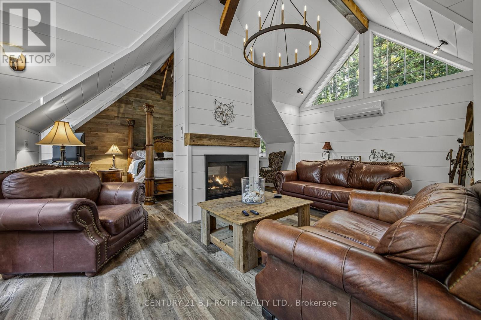 22 - 1213 Camp Jackson Road, Muskoka Lakes, ON - Indoor Photo Showing Living Room With Fireplace