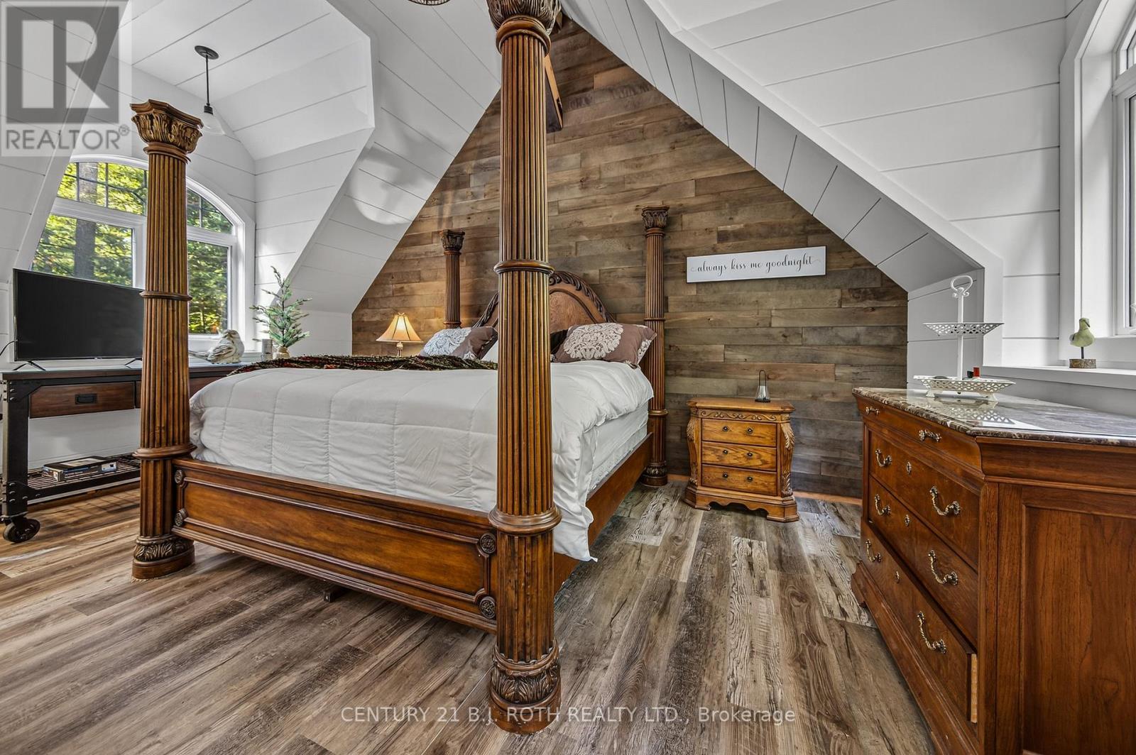 22 - 1213 Camp Jackson Road, Muskoka Lakes, ON - Indoor Photo Showing Bedroom