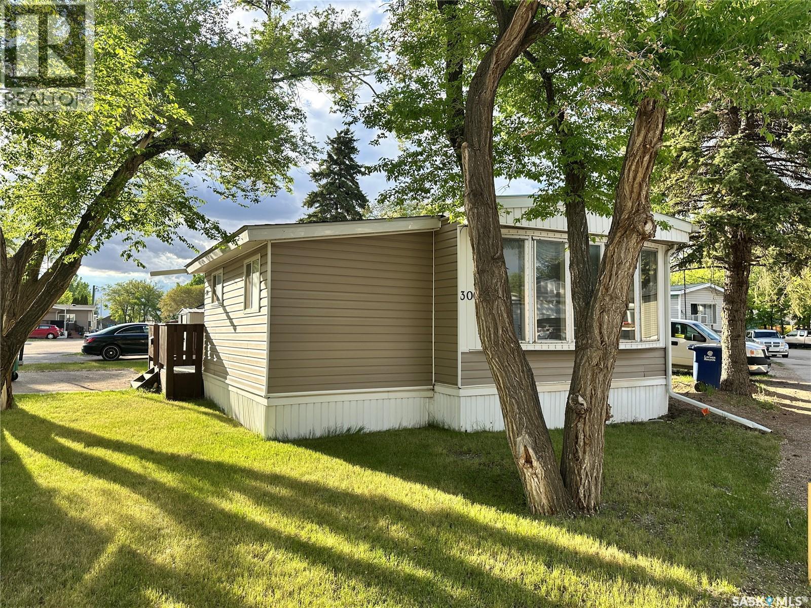 300 1524 Rayner Avenue, Saskatoon, SK