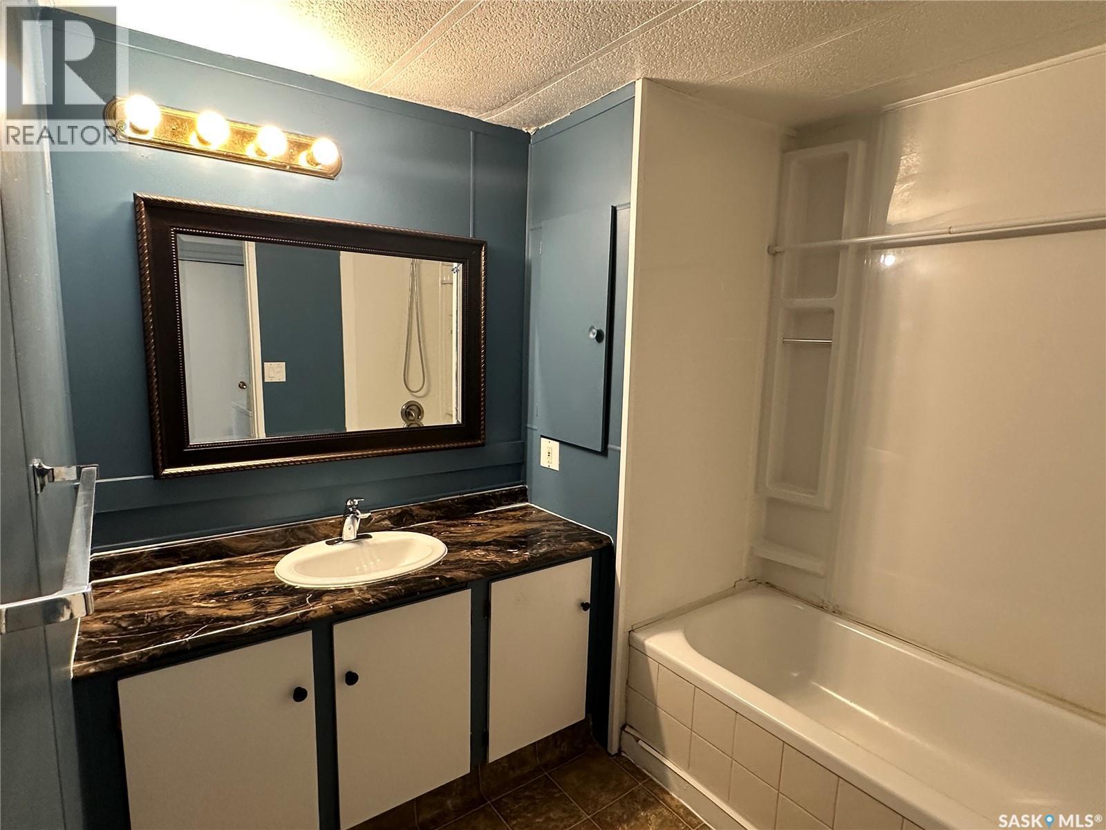 300 1524 Rayner Avenue, Saskatoon, SK