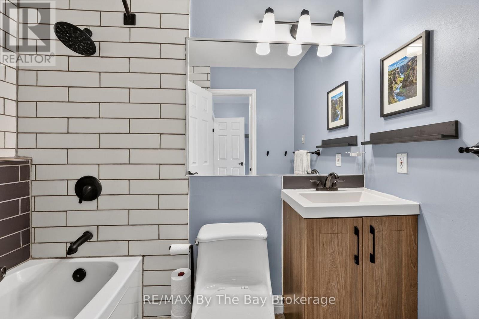 Third Floor Primary 4pc - 43 Trafalgar Road, Collingwood, ON