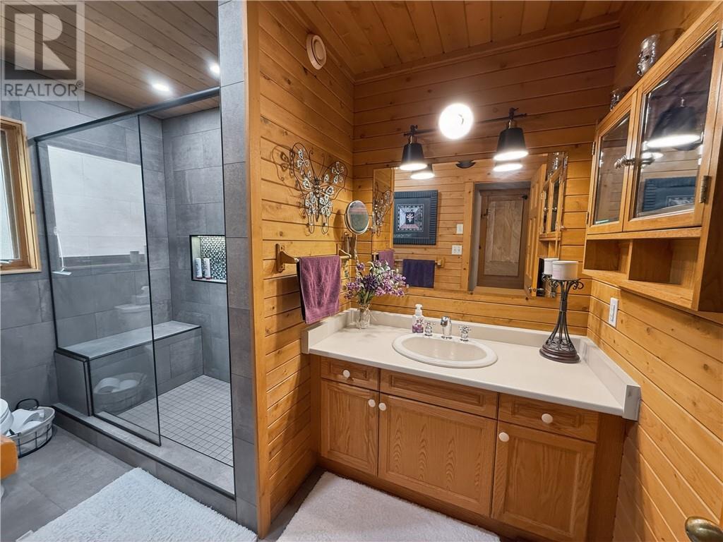 168 Fox Run Way, Mindemoya, Manitoulin Island, ON - Indoor Photo Showing Bathroom