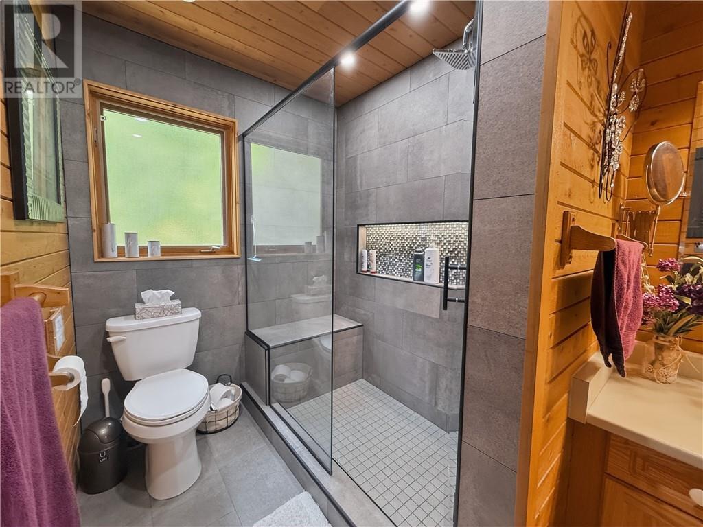 168 Fox Run Way, Mindemoya, Manitoulin Island, ON - Indoor Photo Showing Bathroom