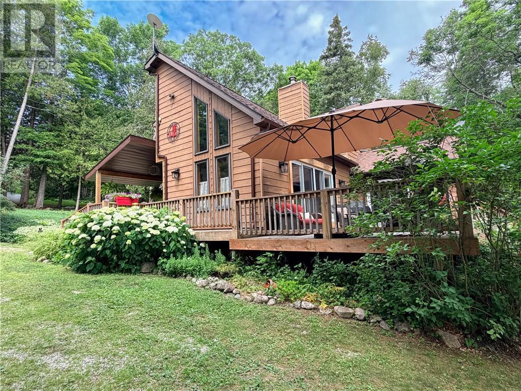 168 Fox Run Way, Mindemoya, Manitoulin Island, ON - Outdoor With Deck Patio Veranda