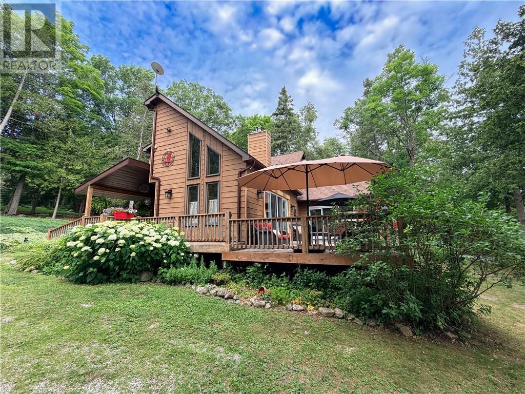 168 Fox Run Way, Mindemoya, Manitoulin Island, ON - Outdoor With Deck Patio Veranda