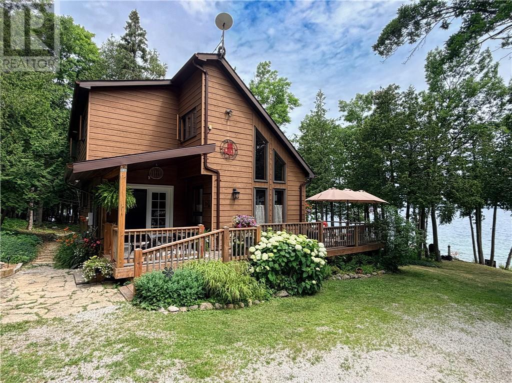 168 Fox Run Way, Mindemoya, Manitoulin Island, ON - Outdoor With Deck Patio Veranda