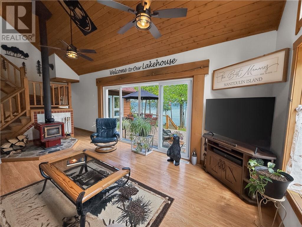 168 Fox Run Way, Mindemoya, Manitoulin Island, ON - Indoor Photo Showing Living Room