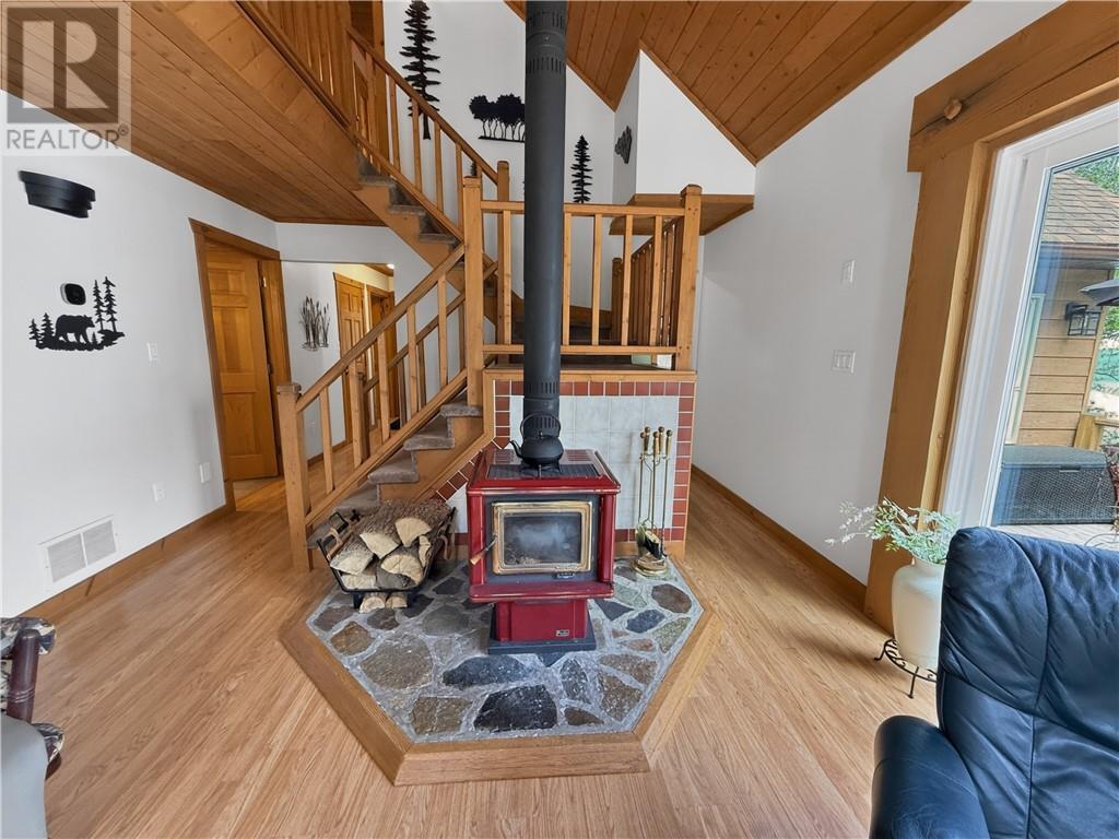 168 Fox Run Way, Mindemoya, Manitoulin Island, ON - Indoor With Fireplace