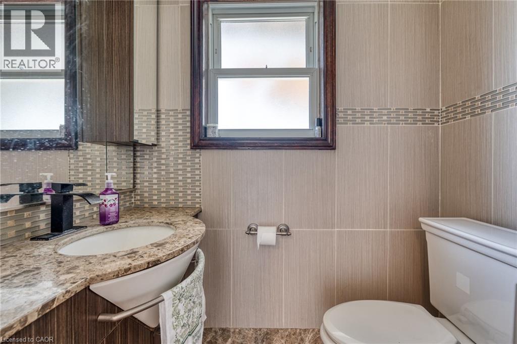 5 Mazza Avenue, Dundas, ON