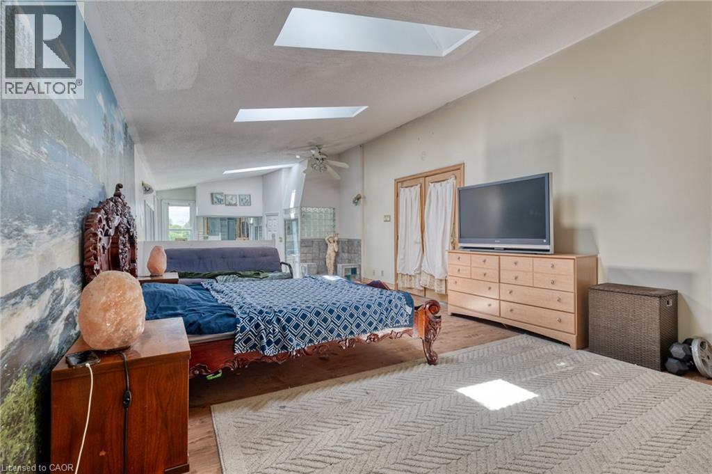 5 Mazza Avenue, Dundas, ON