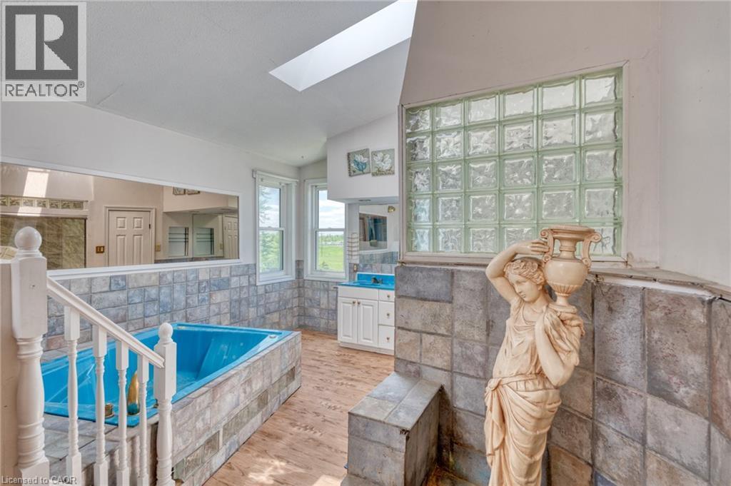 5 Mazza Avenue, Dundas, ON
