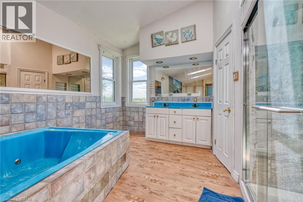 5 Mazza Avenue, Dundas, ON