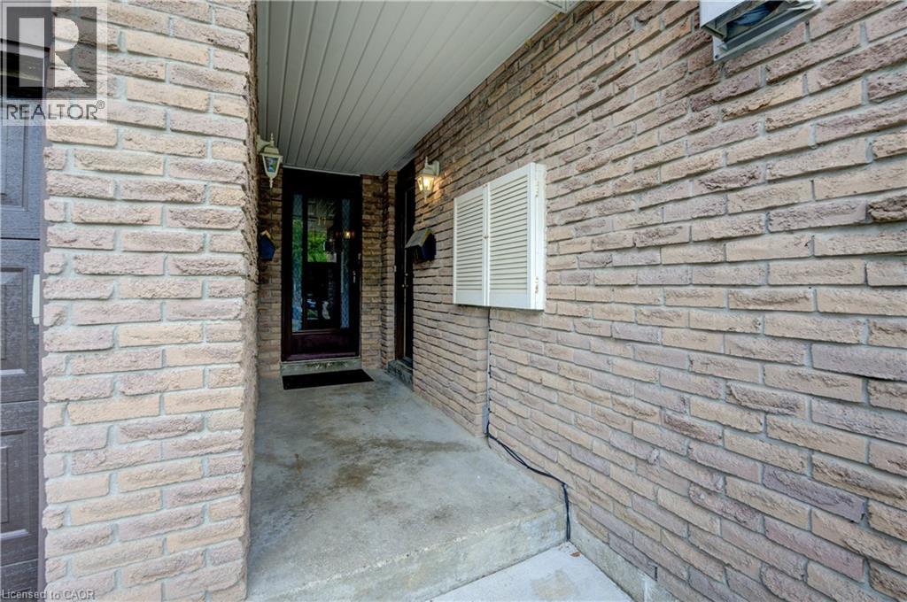 19 Hillbrook Crescent, Kitchener, ON - Outdoor