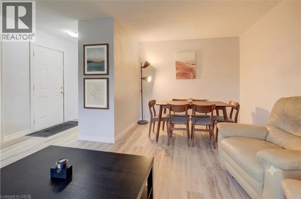 Virtually adjusted - 19 Hillbrook Crescent, Kitchener, ON - Indoor Photo Showing Living Room