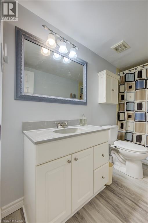 19 Hillbrook Crescent, Kitchener, ON - Indoor Photo Showing Bathroom